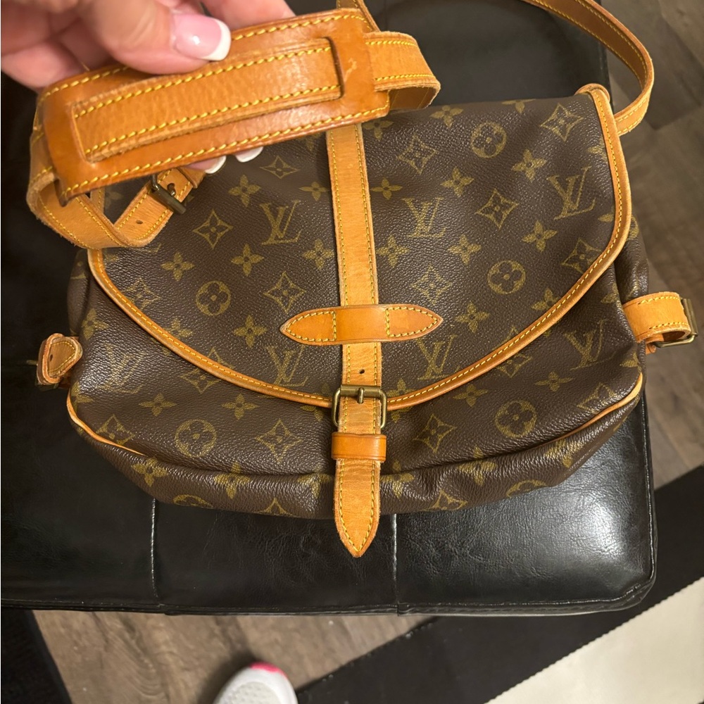 Louis Vuitton saumur 30 crossbody/messenger monogram